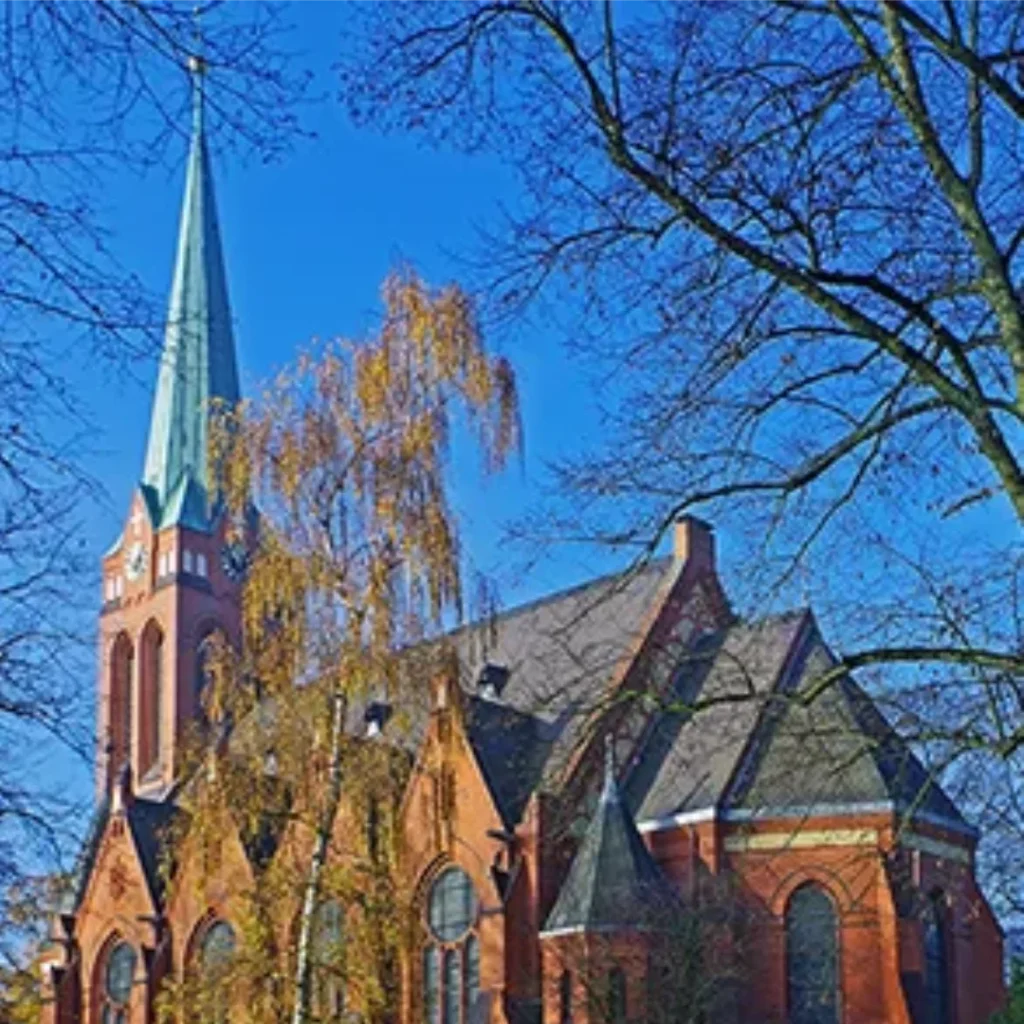 Das Bild zeigt die Erlöserkirche in Hamburg-Lohbrügge.